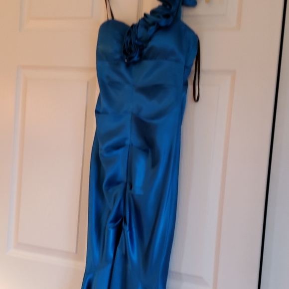 Dress - Picture 3 of 7